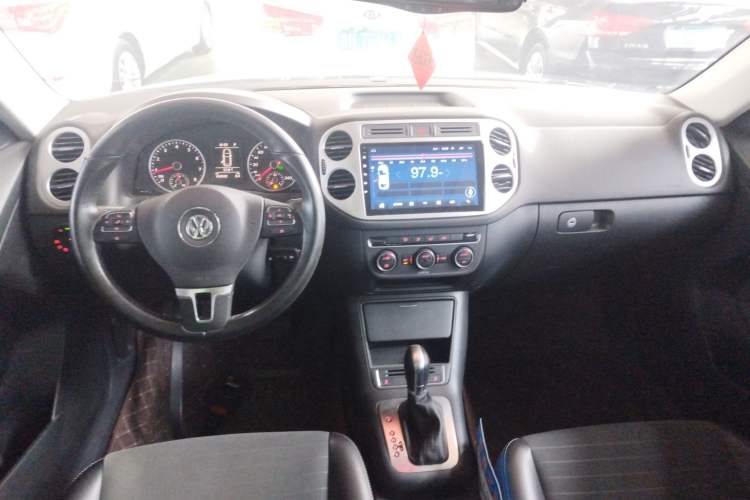 Used Volkswagen Tiguan 2016 300TSI Automatic All-Wheel Drive Fashion Vision Edition Center Console
