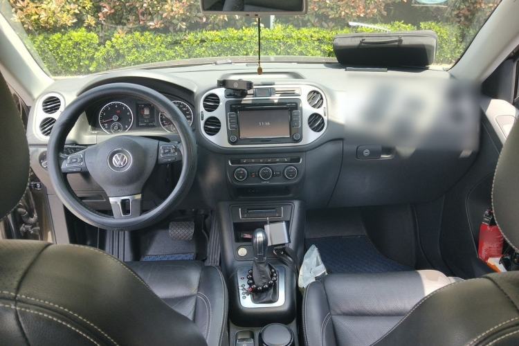Used Volkswagen Tiguan 2016 300TSI Automatic Two-Wheel Drive Luxury Edition Center Console