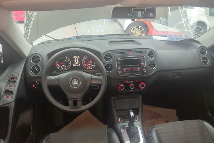 Used Volkswagen Tiguan 2016 300TSI Automatic Two-Wheel Drive Trend Edition Center Console