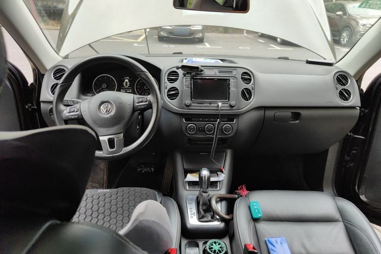 Used Volkswagen Tiguan 2016 280TSI Automatic Two-Wheel Drive Silk Road Comfort Edition Center Console