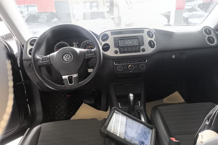 Used Volkswagen Tiguan 2016 300TSI Automatic All-Wheel Drive Fashion Vision Edition Center Console
