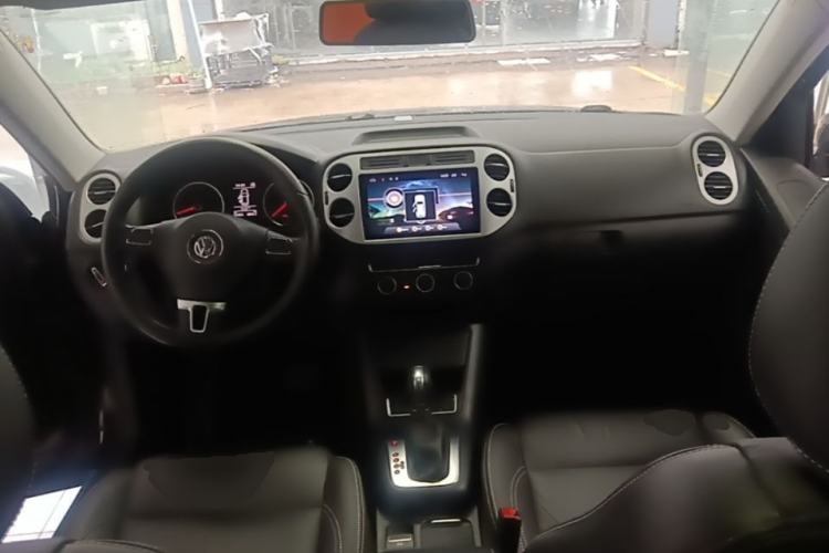 Used Volkswagen Tiguan 2016 280TSI Automatic Two-Wheel Drive Silk Road Comfort Edition Center Console