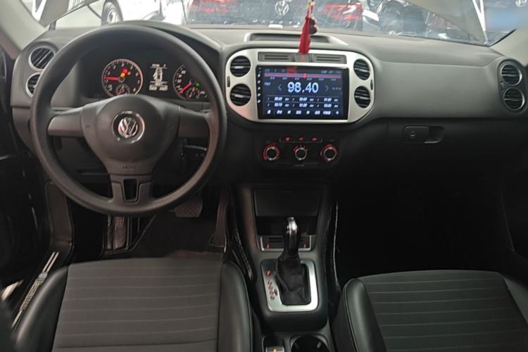 Used Volkswagen Tiguan 2016 300TSI Automatic Two-Wheel Drive Trend Edition Center Console