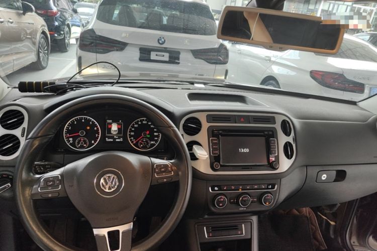 Used Volkswagen Tiguan 2016 300TSI Automatic All-Wheel Drive Luxury Edition Center Console