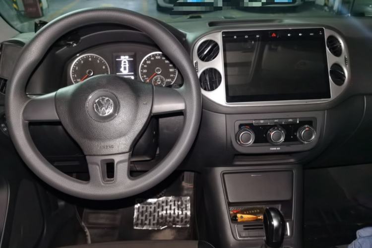 Used Volkswagen Tiguan 2016 300TSI Automatic Two-Wheel Drive Trend Edition Center Console