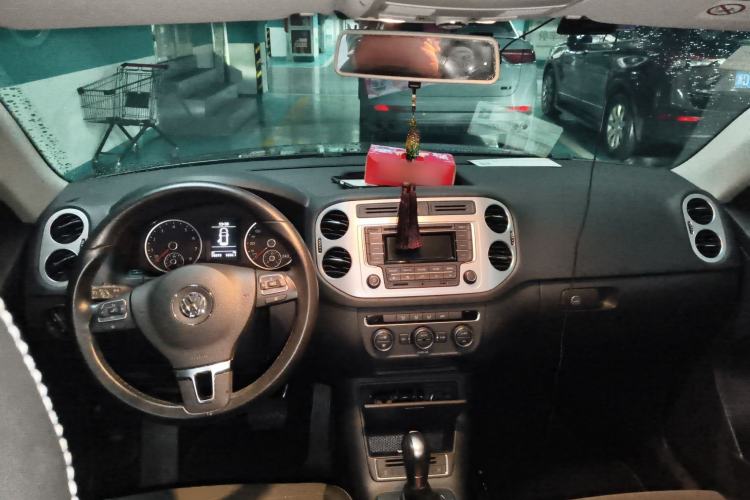Used Volkswagen Tiguan 2016 300TSI Automatic All-Wheel Drive Fashion Vision Edition Center Console