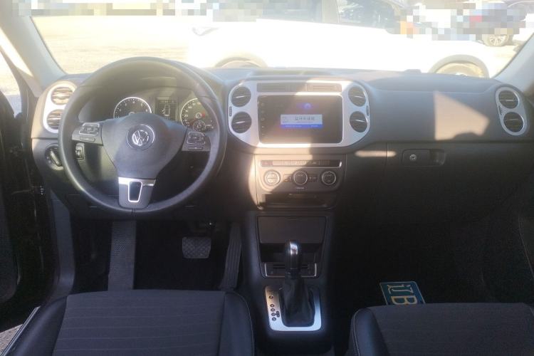 Used Volkswagen Tiguan 2016 300TSI Automatic All-Wheel Drive Fashion Vision Edition Center Console