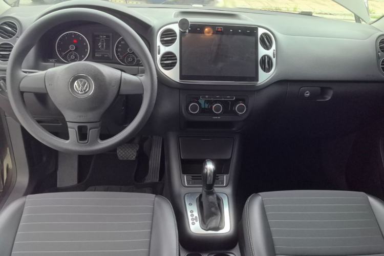 Used Volkswagen Tiguan 2016 300TSI Automatic Two-Wheel Drive Trend Edition Center Console