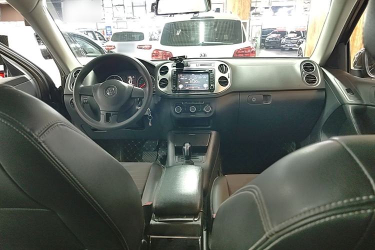 Used Volkswagen Tiguan 2016 300TSI Automatic Two-Wheel Drive Trend Edition Center Console