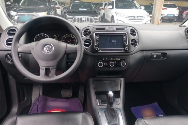 Used Volkswagen Tiguan 2016 300TSI Automatic Two-Wheel Drive Trend Edition Center Console