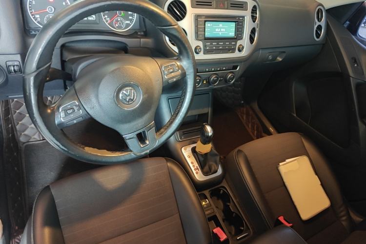 Used Volkswagen Tiguan 2016 300TSI Automatic All-Wheel Drive Fashion Vision Edition Center Console