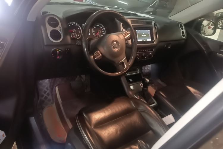Used Volkswagen Tiguan 2016 300TSI Automatic Two-Wheel Drive Luxury Edition Center Console