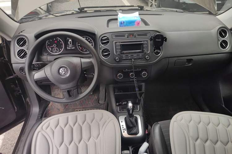 Used Volkswagen Tiguan 2016 280TSI Automatic Two-Wheel-Drive Silk Road Style Edition Center Console