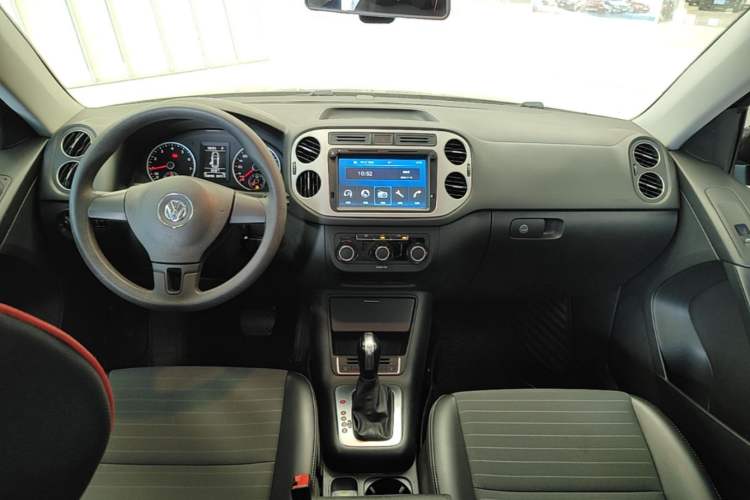 Used Volkswagen Tiguan 2016 300TSI Automatic Two-Wheel Drive Trend Edition Center Console