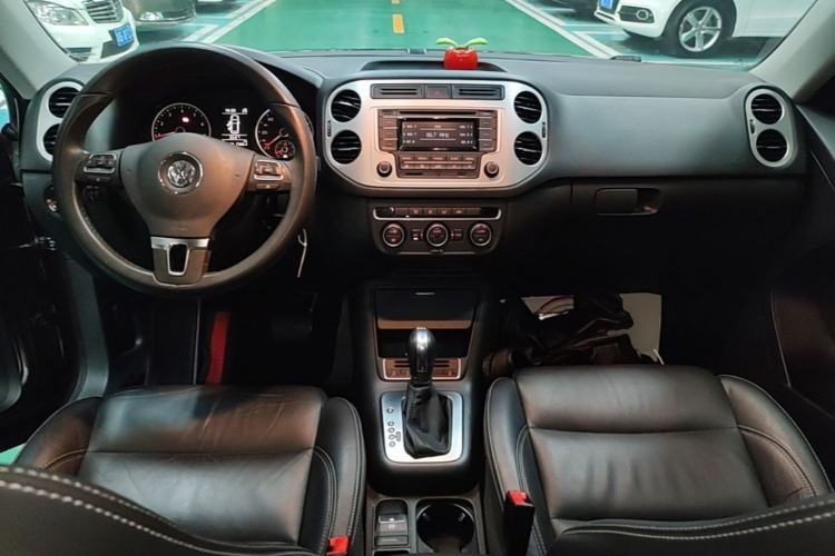 Used Volkswagen Tiguan 2016 280TSI Automatic Two-Wheel Drive Silk Road Comfort Edition Center Console