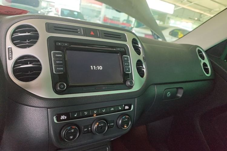 Used Volkswagen Tiguan 2016 300TSI Automatic Two-Wheel Drive Luxury Edition Center Console
