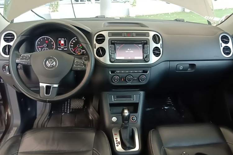 Used Volkswagen Tiguan 2016 300TSI Automatic Two-Wheel Drive Luxury Edition Center Console