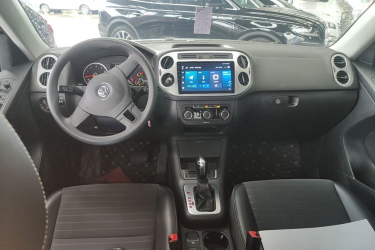 Used Volkswagen Tiguan 2016 300TSI Automatic Two-Wheel Drive Trend Edition Center Console