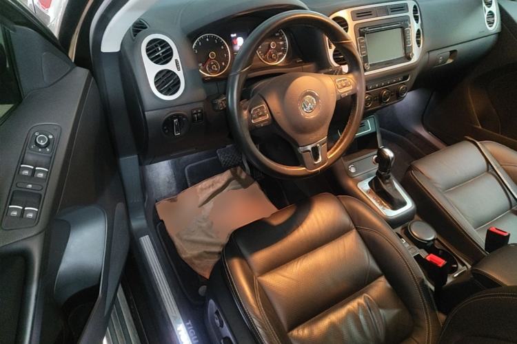 Used Volkswagen Tiguan 2016 300TSI Automatic All-Wheel Drive Luxury Edition Driver Seat