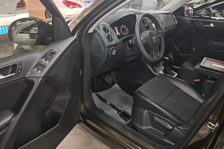 Used Volkswagen Tiguan 2016 280TSI Automatic Two-Wheel-Drive Silk Road Style Edition Driver Seat