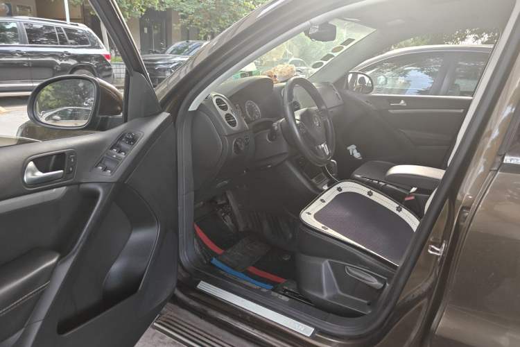 Used Volkswagen Tiguan 2016 300TSI Automatic All-Wheel Drive Fashion Vision Edition Driver Seat