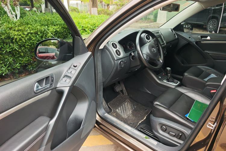 Used Volkswagen Tiguan 2016 300TSI Automatic All-Wheel Drive Luxury Edition Driver Seat