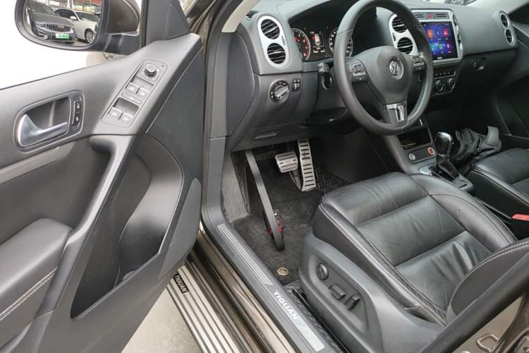 Used Volkswagen Tiguan 2016 300TSI Automatic All-Wheel Drive Luxury Edition Driver Seat
