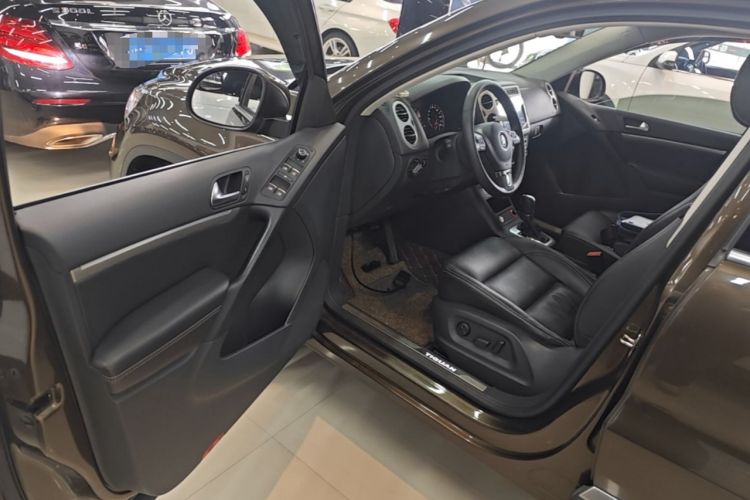 Used Volkswagen Tiguan 2016 300TSI Automatic All-Wheel Drive Luxury Edition Driver Seat