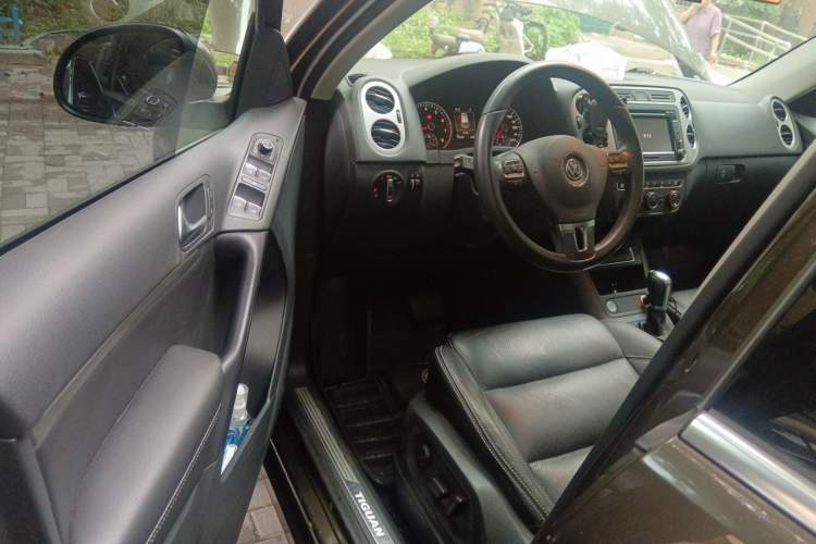 Used Volkswagen Tiguan 2016 300TSI Automatic All-Wheel Drive Luxury Edition Driver Seat