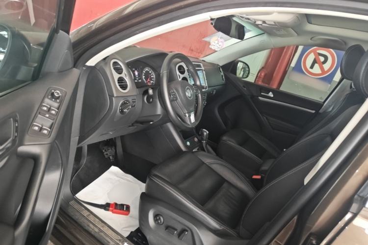 Used Volkswagen Tiguan 2016 300TSI Automatic All-Wheel Drive Luxury Edition Driver Seat
