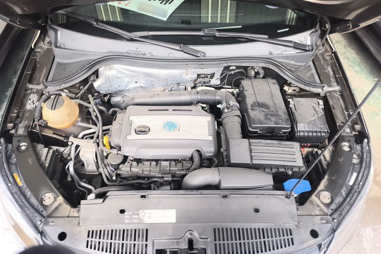 Used Volkswagen Tiguan 2016 300TSI Automatic All-Wheel Drive Fashion Vision Edition Engine Bay