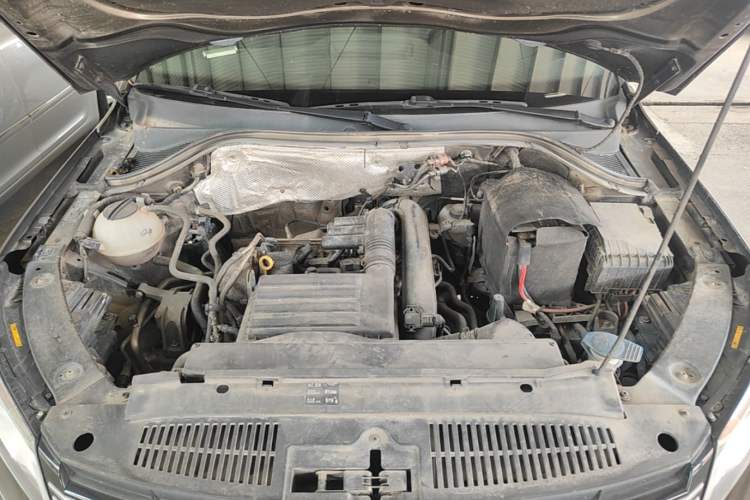 Used Volkswagen Tiguan 2016 280TSI Automatic Two-Wheel-Drive Silk Road Style Edition Engine Bay