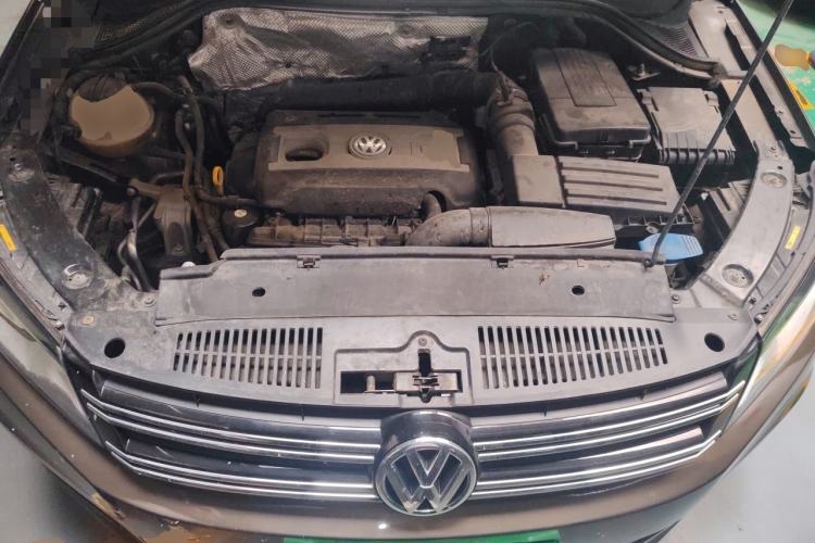 Used Volkswagen Tiguan 2016 300TSI Automatic Two-Wheel Drive Luxury Edition Engine Bay