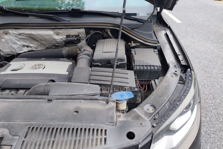 Used Volkswagen Tiguan 2016 300TSI Automatic Two-Wheel Drive Luxury Edition Engine Bay Left