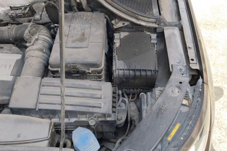 Used Volkswagen Tiguan 2016 300TSI Automatic Two-Wheel Drive Luxury Edition Engine Bay Left