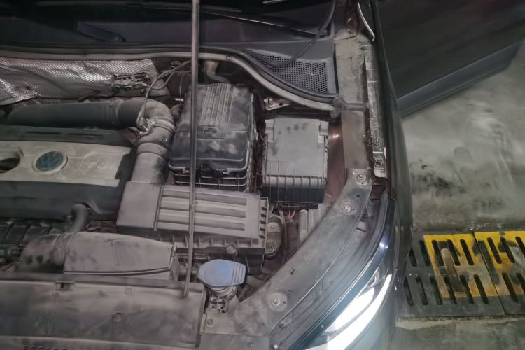 Used Volkswagen Tiguan 2016 300TSI Automatic Two-Wheel Drive Trend Edition Engine Bay Left