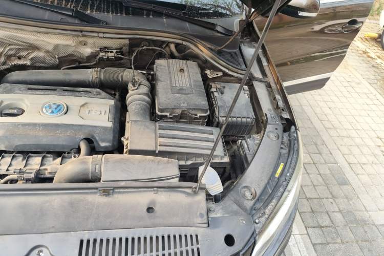 Used Volkswagen Tiguan 2016 300TSI Automatic Two-Wheel Drive Luxury Edition Engine Bay Left