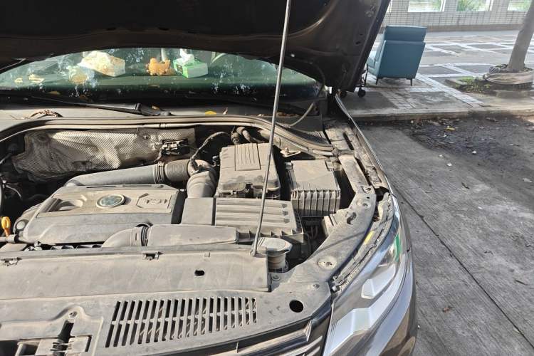 Used Volkswagen Tiguan 2016 300TSI Automatic All-Wheel Drive Fashion Vision Edition Engine Bay Left