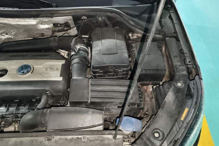 Used Volkswagen Tiguan 2016 300TSI Automatic All-Wheel Drive Fashion Vision Edition Engine Bay Left