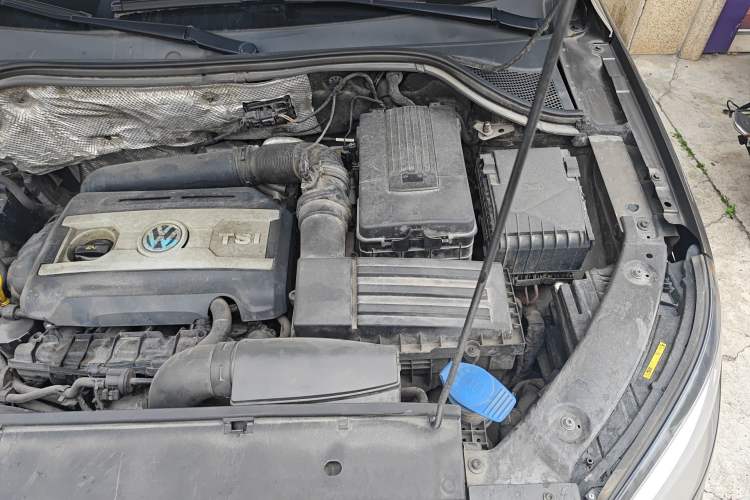 Used Volkswagen Tiguan 2016 300TSI Automatic All-Wheel Drive Luxury Edition Engine Bay Left