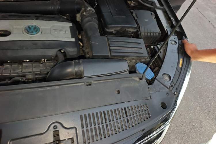 Used Volkswagen Tiguan 2016 300TSI Automatic Two-Wheel Drive Comfort Edition Engine Bay Left