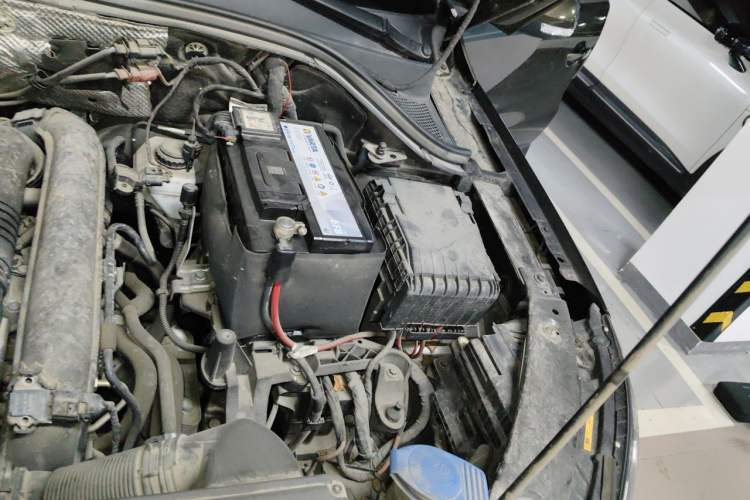 Used Volkswagen Tiguan 2016 280TSI Automatic Two-Wheel-Drive Silk Road Style Edition Engine Bay Left