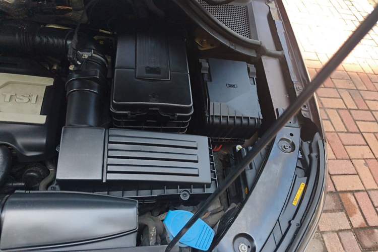 Used Volkswagen Tiguan 2016 300TSI Automatic All-Wheel Drive Luxury Edition Engine Bay Left