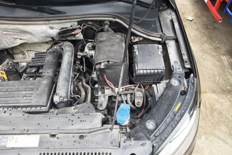 Used Volkswagen Tiguan 2016 280TSI Automatic Two-Wheel-Drive Silk Road Style Edition Engine Bay Left