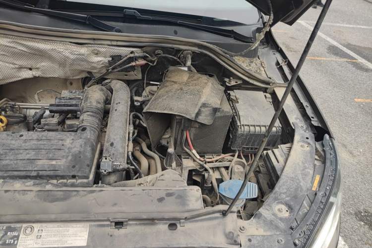 Used Volkswagen Tiguan 2016 280TSI Automatic Two-Wheel-Drive Silk Road Style Edition Engine Bay Left