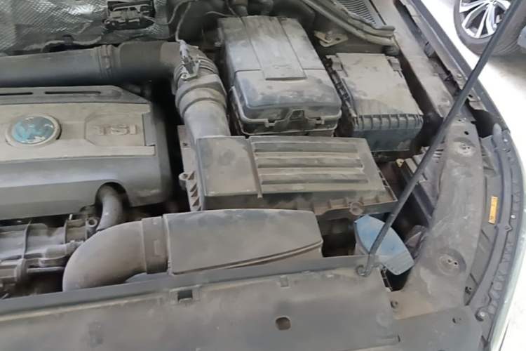 Used Volkswagen Tiguan 2016 300TSI Automatic Two-Wheel Drive Luxury Edition Engine Bay Left