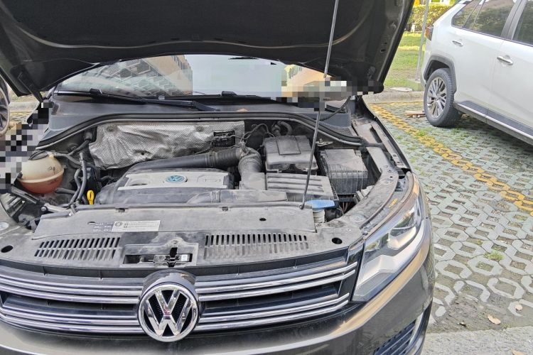 Used Volkswagen Tiguan 2016 300TSI Automatic All-Wheel Drive Luxury Edition Engine Bay Left
