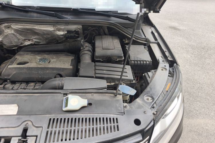 Used Volkswagen Tiguan 2016 300TSI Automatic All-Wheel Drive Luxury Edition Engine Bay Left