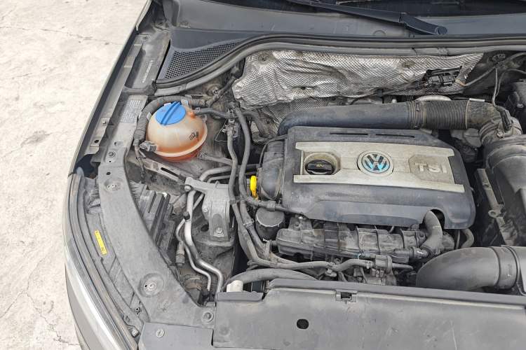 Used Volkswagen Tiguan 2016 300TSI Automatic All-Wheel Drive Luxury Edition Engine Bay Right