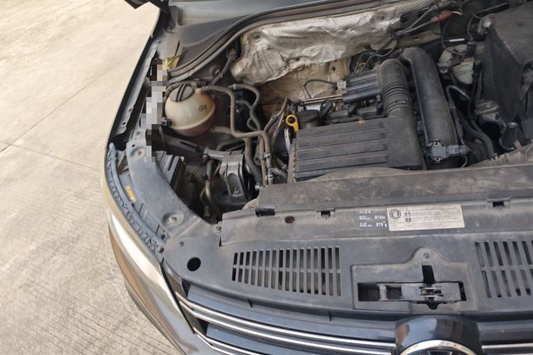 Used Volkswagen Tiguan 2016 280TSI Automatic Two-Wheel-Drive Silk Road Style Edition Engine Bay Right